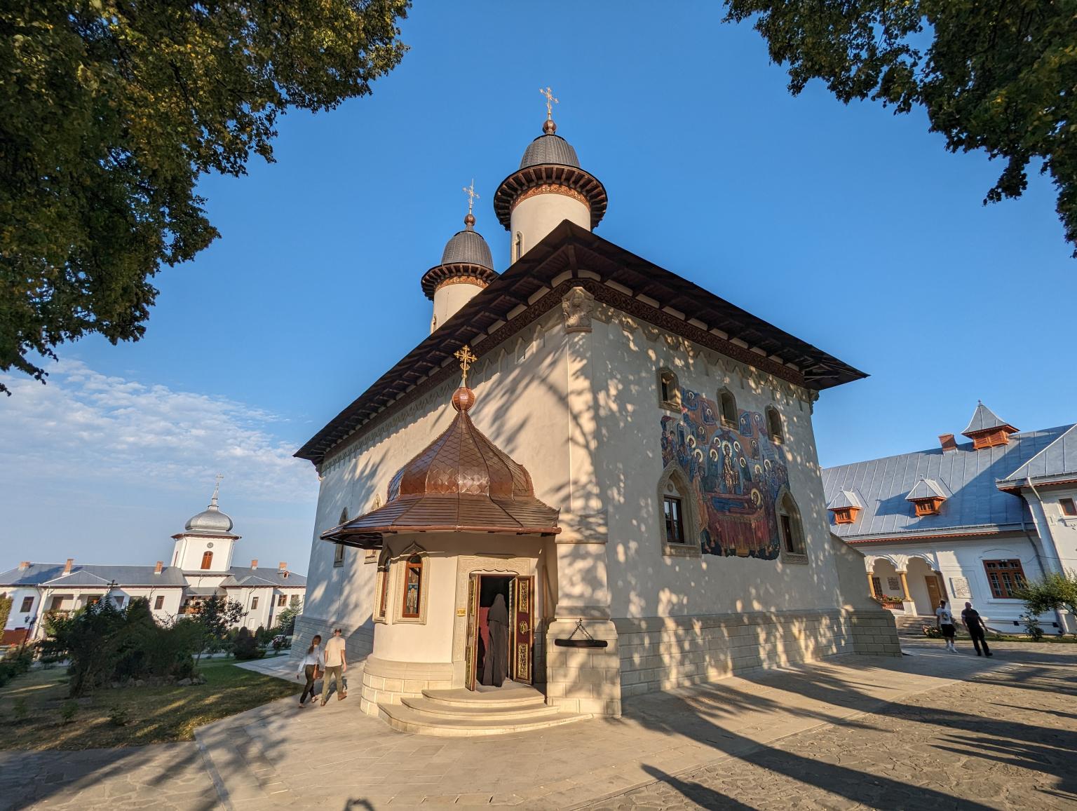 M n stirea V ratic M n stire In Varatec Neam Virtual Travel Guide 
