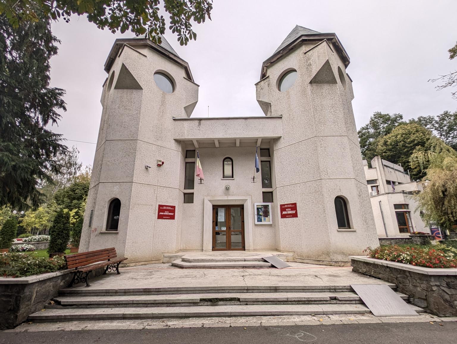 Istoria Teatrului Românesc