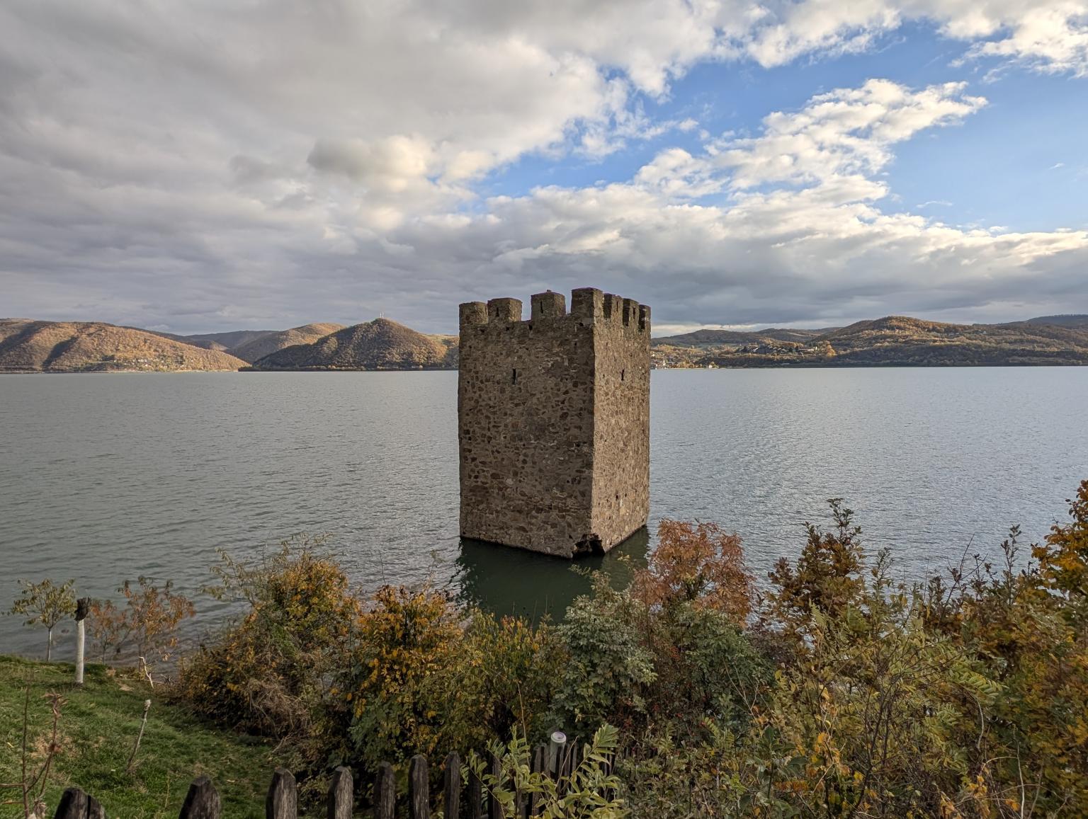 Ruinele Cetăţii Tri-Kule