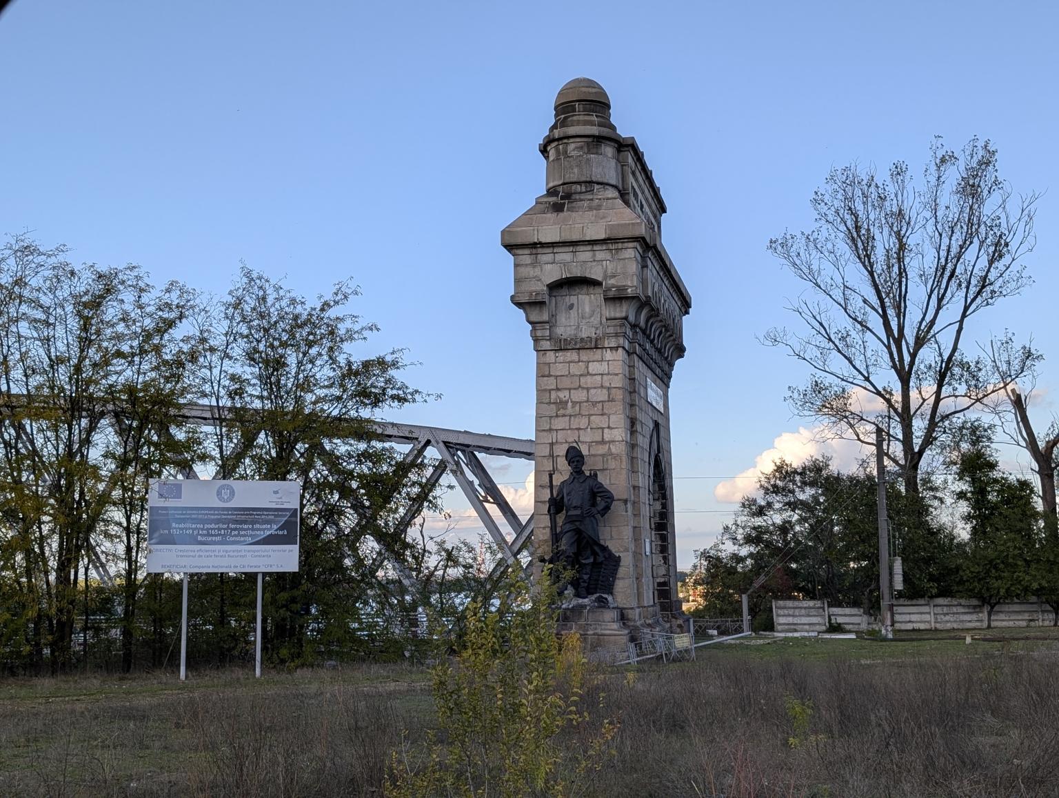 Podul Carol I cu Statuile Dorobanţii
