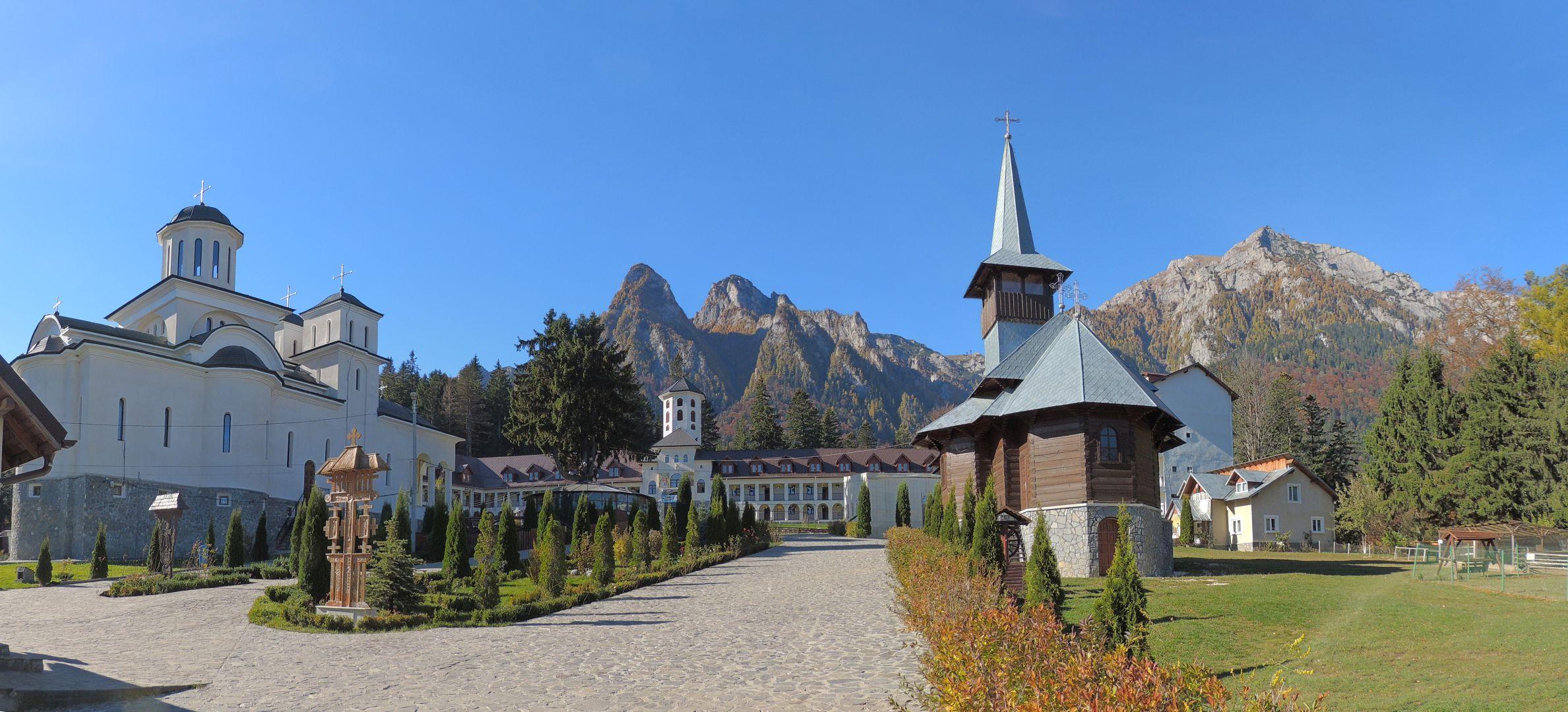 Mănăstirea Caraiman Bușteni panorama