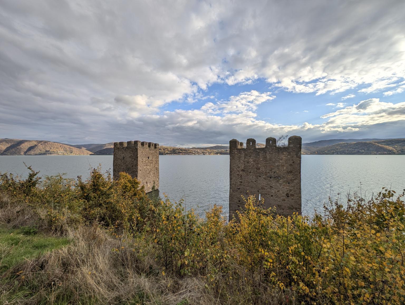 Ruinele Cetăţii Tri-Kule