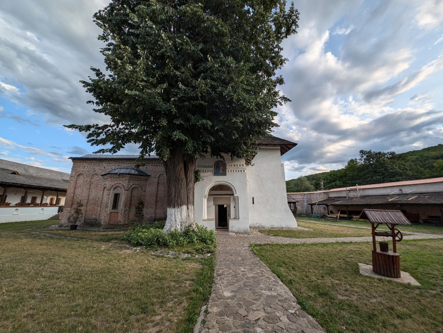 Mănăstirea Cotmeana