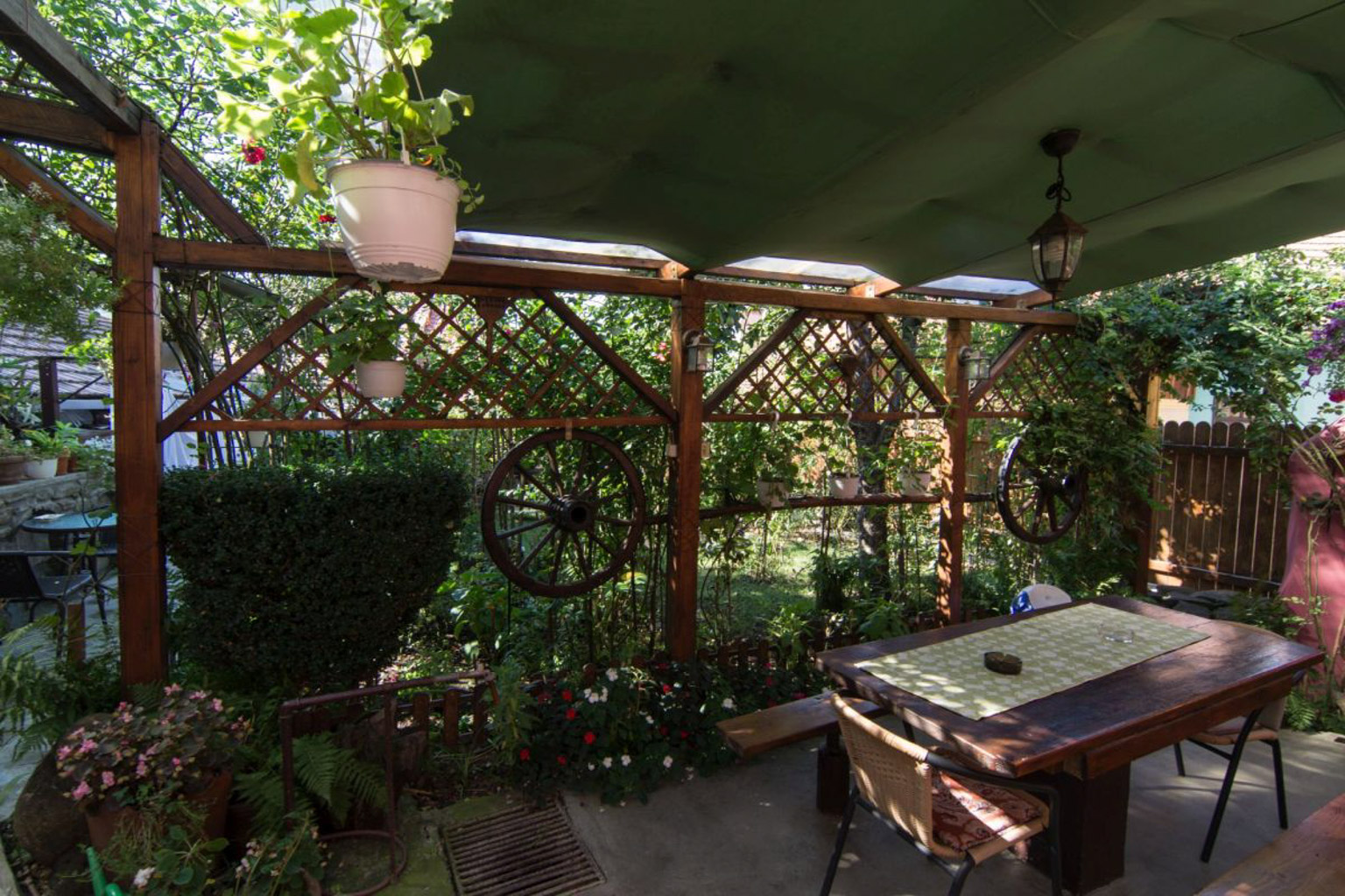 Sighișoara Pensiunea Cristina și Pavel (Casa Leonhardt) foișorul din curte