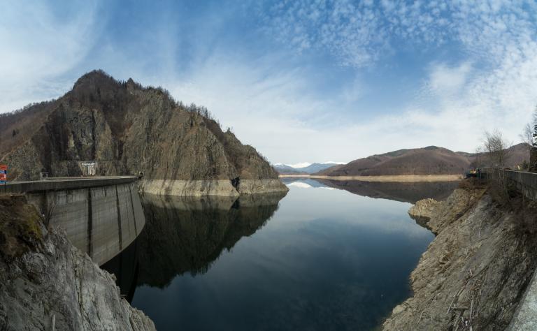 Barajul și Lacul Vidraru