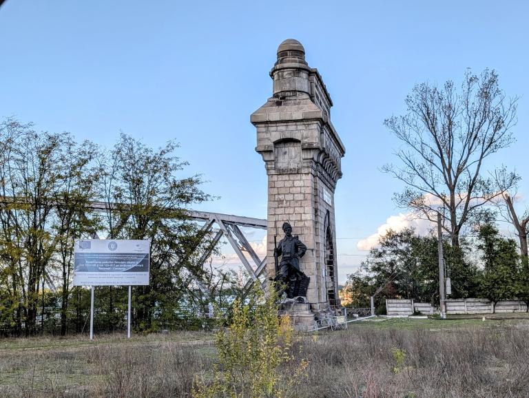 Podul Carol I cu Statuile Dorobanţii