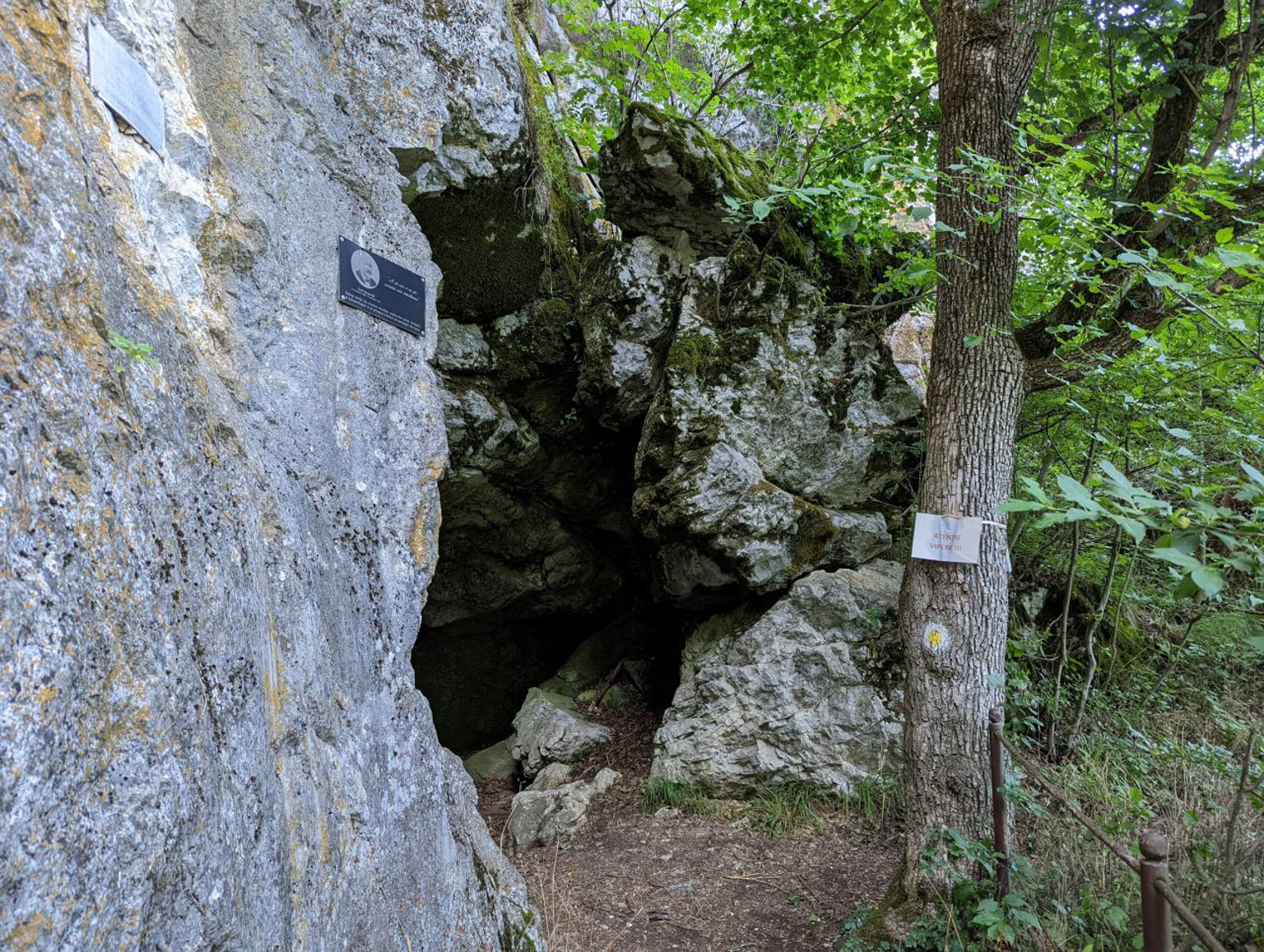 Cheile Topolniței și Peștera Topolniței